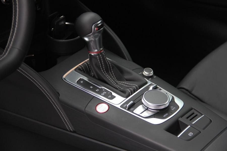 Детали интерьера Audi S3 (8V) 2013 года  (WW) (фото 61 из 101)